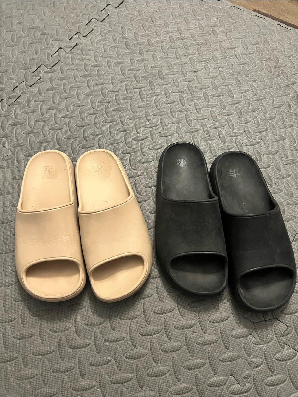 Wild fable women’s slide sandals, tan, and black size 7